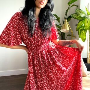 Boho Chic Floral Maxi Dress with Short Ruffle Sleeves and Ruched Waist